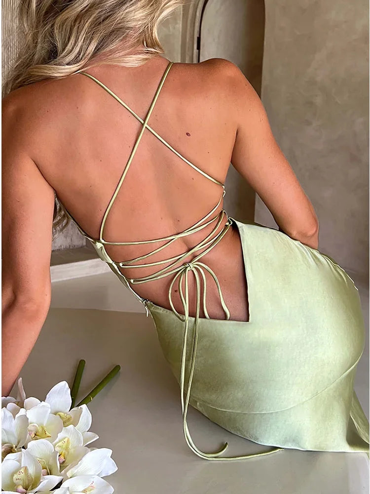 Élan de Minuit – Satin Open-Back Gown
