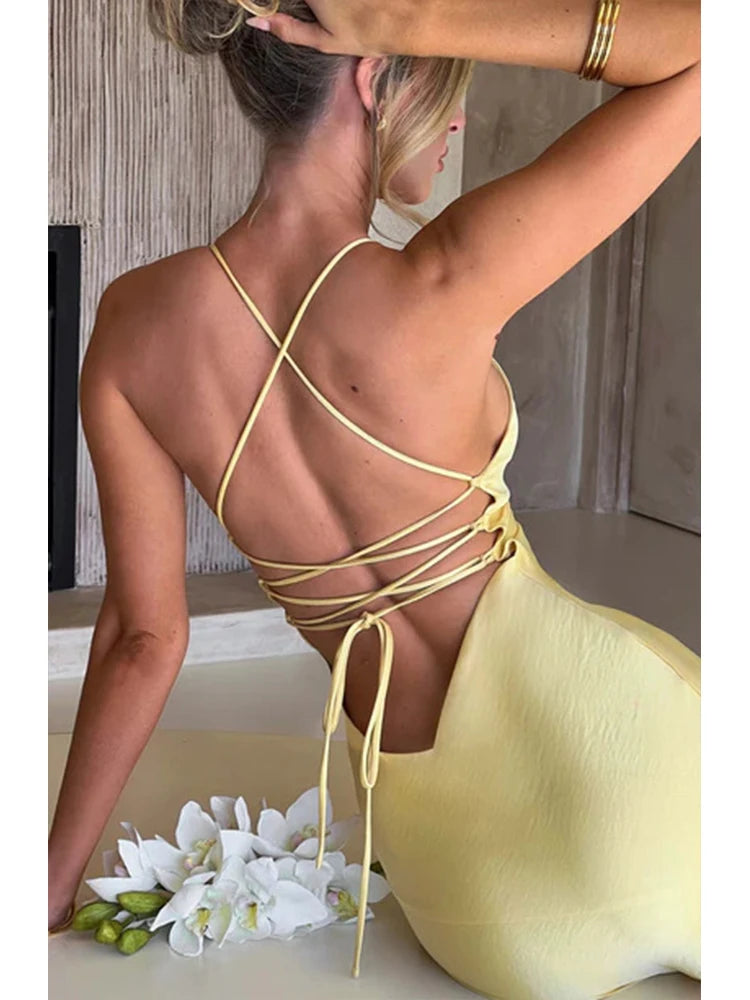 Élan de Minuit – Satin Open-Back Gown