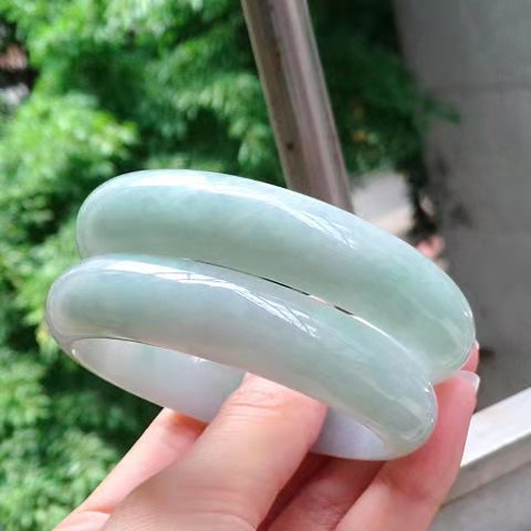 Natural Green Jade Bangle