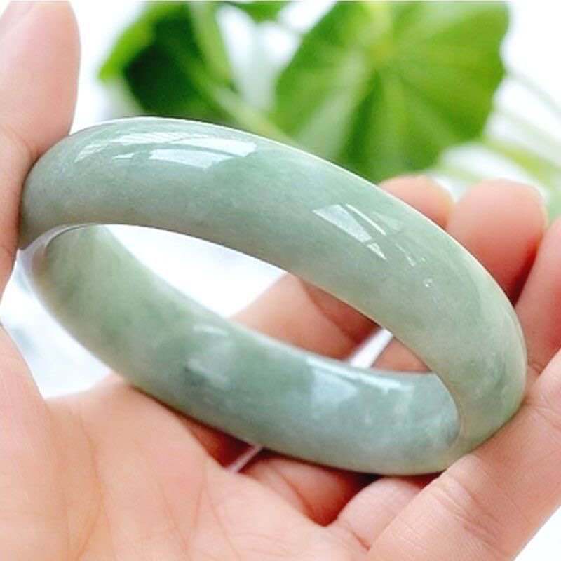 Natural Green Jade Bangle