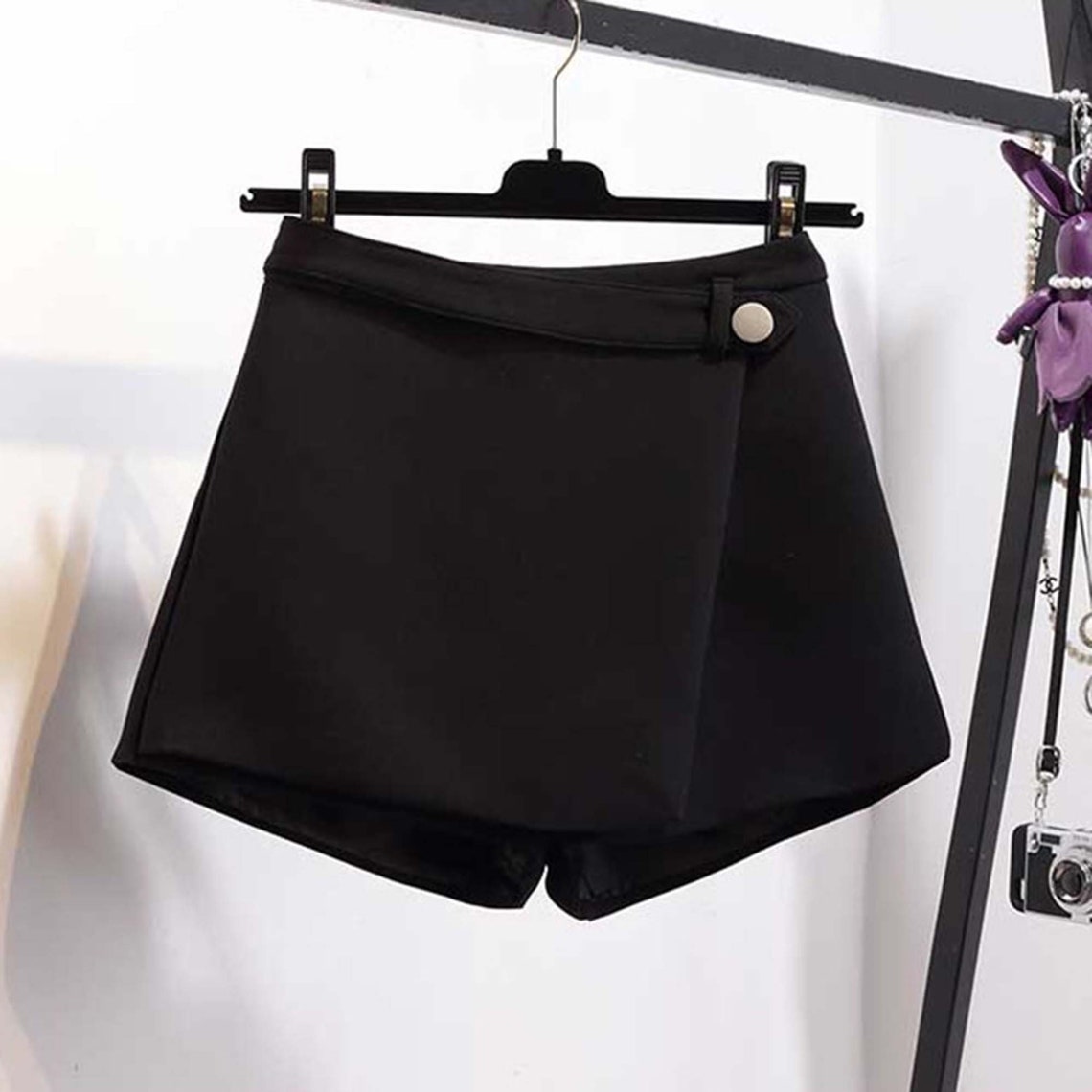 Stylish Single Button Belt Style Wide Leg Shorts