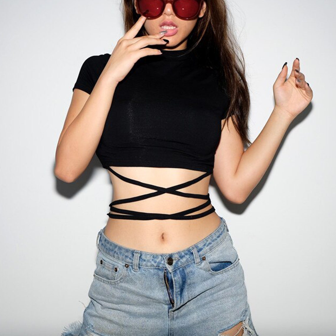 Thin Waist Crossed Straps Black Crop Top